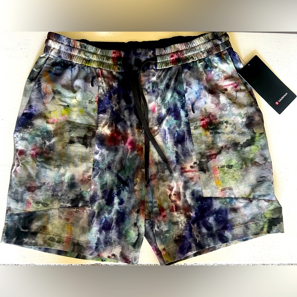 NWT Mens Lululemon Athletica  multi color Bowline 8in short Sz Lg